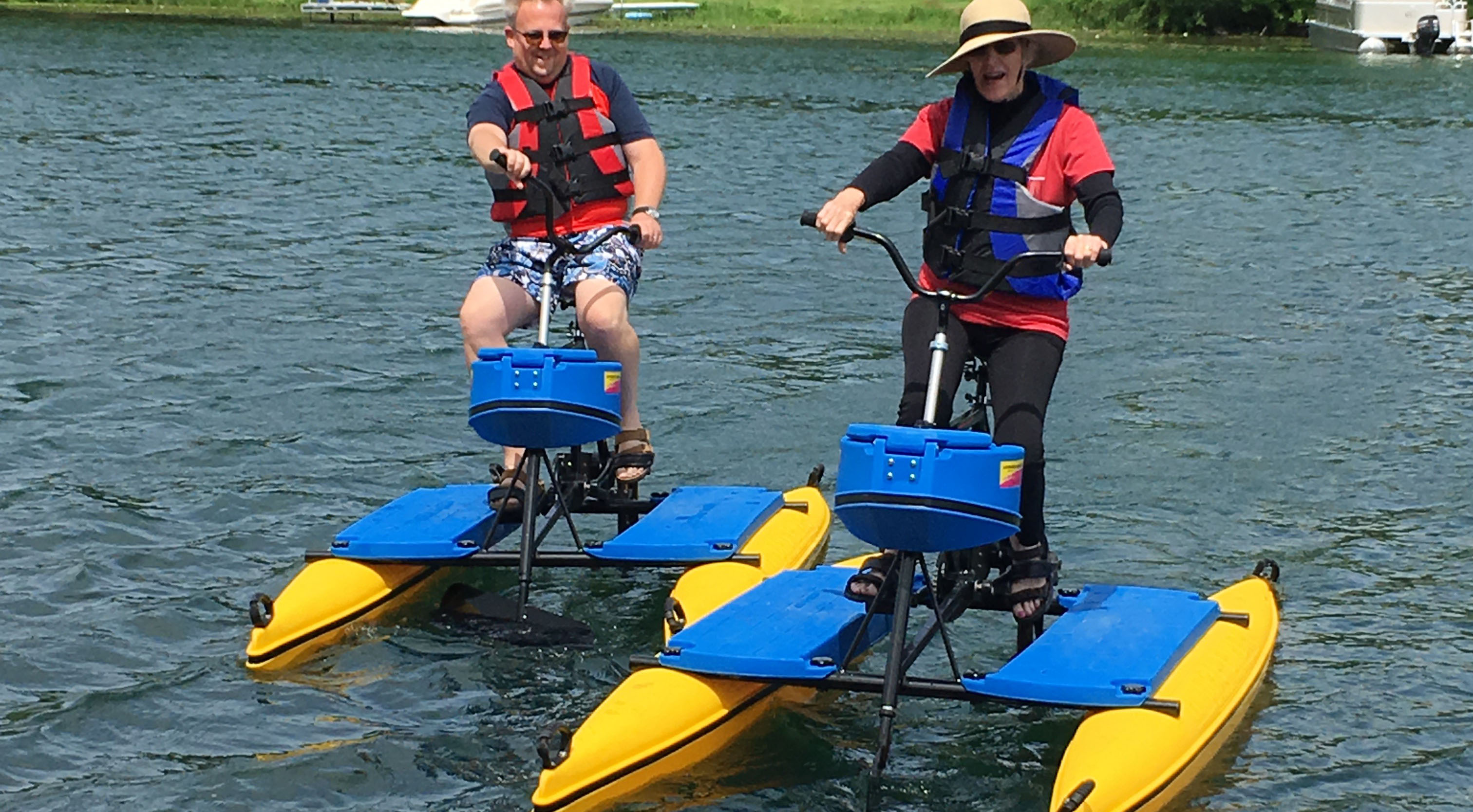2 people on waterbikes